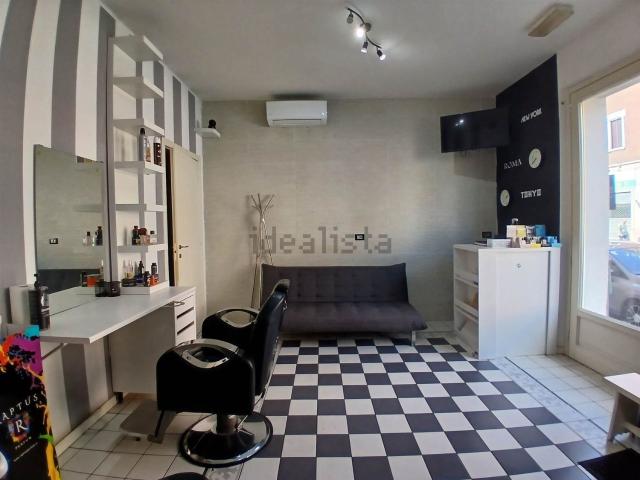 Locale Commerciale in vendita a Mortara, Pavia