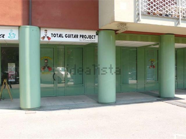 Locale Commerciale in vendita a Sagnino, Cernobbio