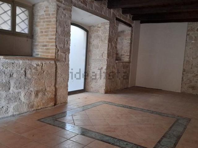 Locale Commerciale in vendita a San Giacomo, Marche