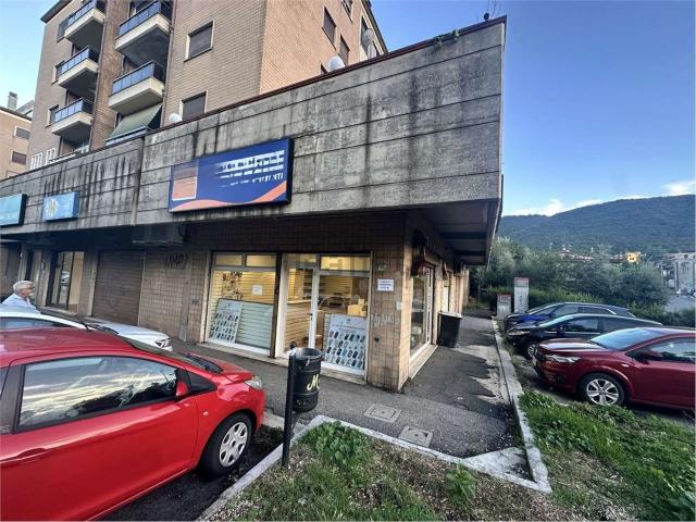 Locale Commerciale in vendita a Roma Capitale, Lazio