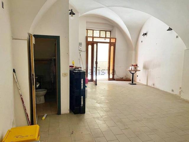 Locale Commerciale in vendita a Città di Castello, Perugia