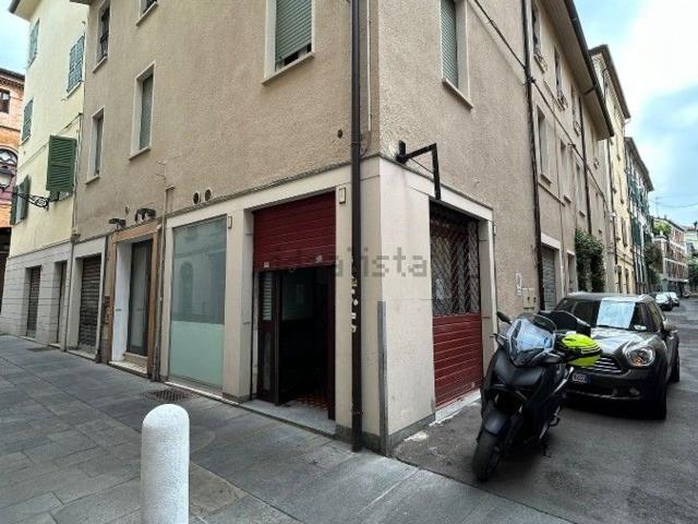 Locale Commerciale in vendita a San Prospero città, Re
