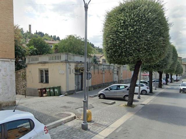 Locale Commerciale in vendita a Castello al Monte, Marche