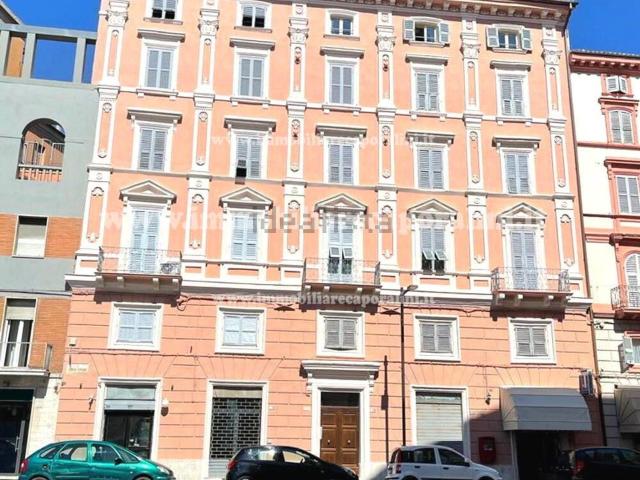 Locale Commerciale in vendita a Santa Croce, Marche