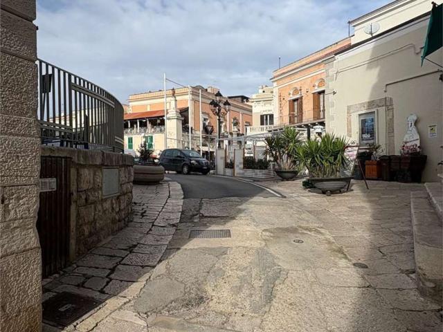 Locale Commerciale in vendita a Puglia, Barletta-andria-trani
