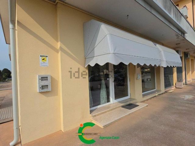 Locale Commerciale in vendita a Fonte, Asolo