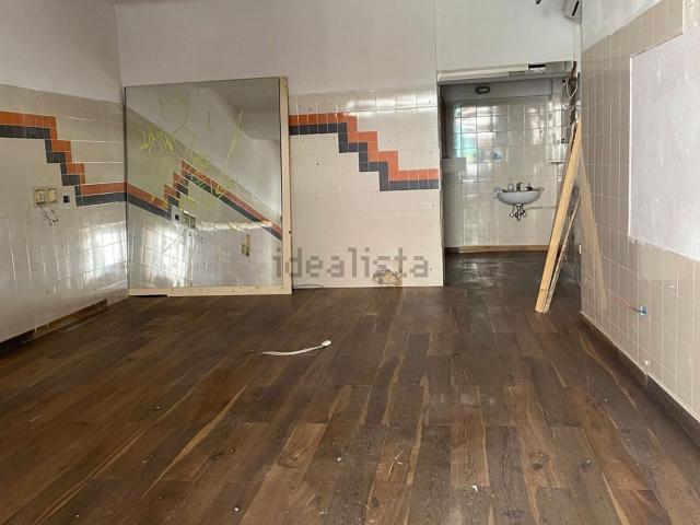Locale Commerciale in vendita a Unione di comuni Valmarecchia, Santarcangelo Di