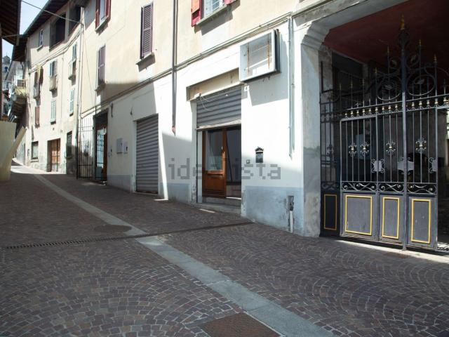 Locale Commerciale in vendita a San Pietro, Marchirolo