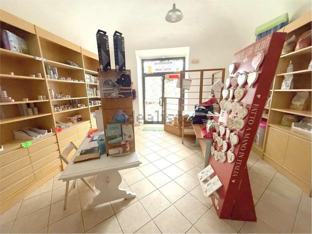 Locale Commerciale in vendita a Piemonte, Alessandria