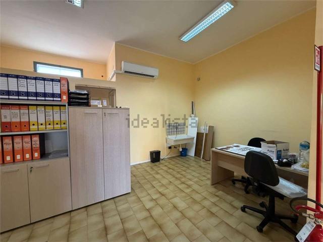 Locale Commerciale in vendita a Rinascita, Carbonia