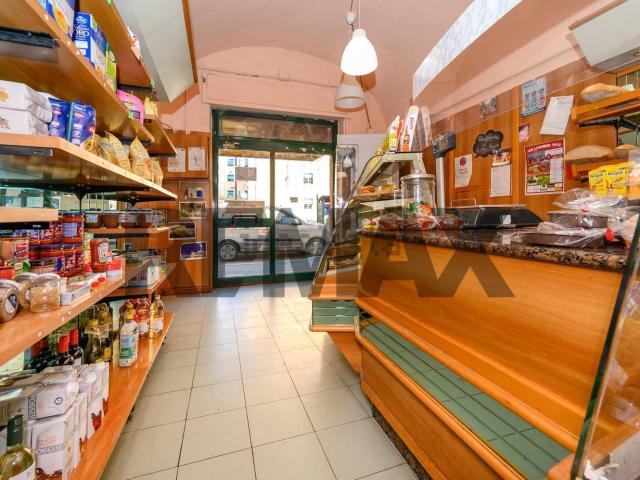 Locale Commerciale in vendita a Garibaldi, Livorno