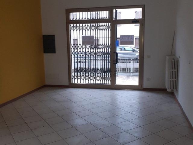 Locale Commerciale in vendita a Crema, Lombardia