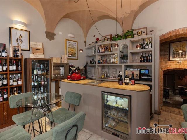 Locale Commerciale in vendita a Le Grazie, Colle Di Val D'elsa
