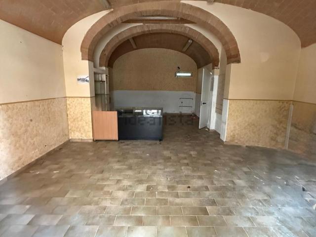 Locale Commerciale in vendita a Unione dei Comuni Circondario dell'Empolese Valdelsa, Castelfiorentino