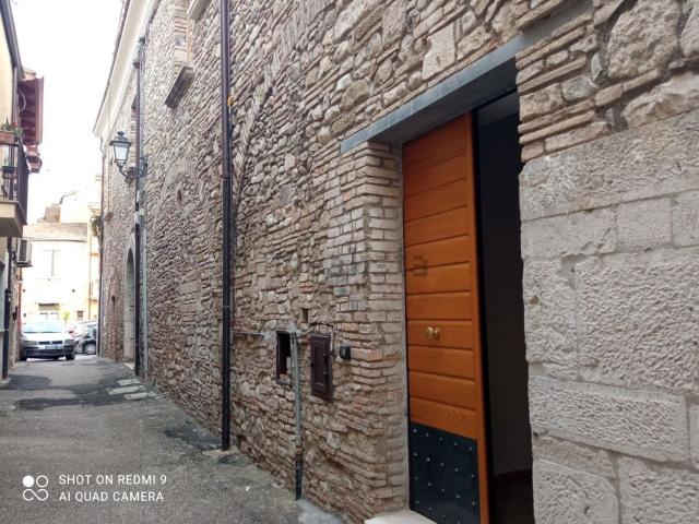 Locale Commerciale in vendita a Benevento, Campania