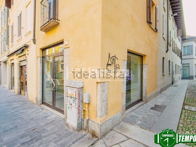 Locale Commerciale in vendita a Borgo Ticino, Pavia