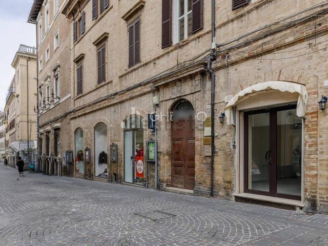Locale Commerciale in vendita a Borgo San Giacomo, Marche