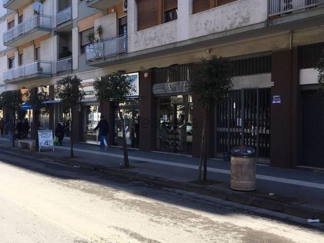 Locale Commerciale in vendita a Popilia, Calabria