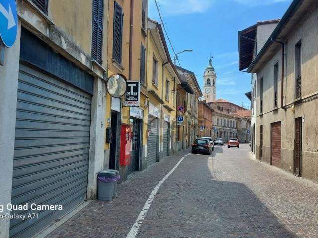 Locale Commerciale in vendita a Castano Primo, Lombardia