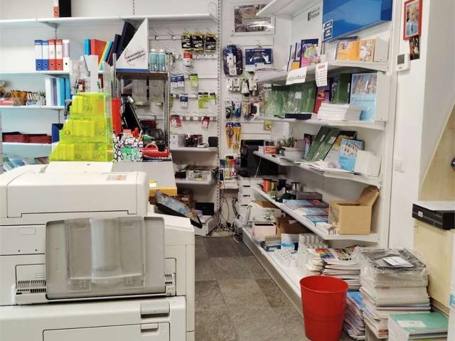 Locale Commerciale in vendita a Abbiategrasso, Lombardia