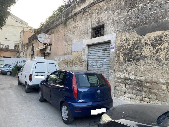 Locale Commerciale in vendita a Puglia, Barletta-andria-trani