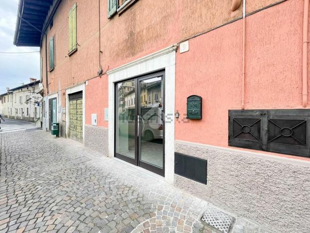 Locale Commerciale in vendita a Coccaglio, Brescia