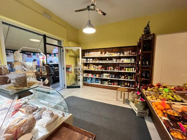 Locale Commerciale in vendita a Villa Manierta, Sestri Levante