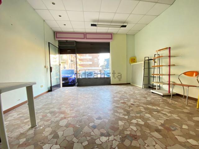 Locale Commerciale in vendita a Mortara, Lombardia