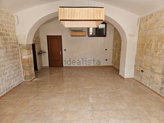 Locale Commerciale in vendita a Puglia, Barletta-andria-trani