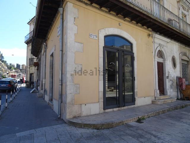 Locale Commerciale in vendita a Modica Alta, Marina Di Modica