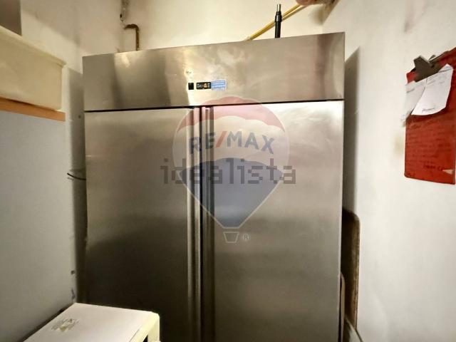 Locale Commerciale in vendita a Serravalle, Empoli