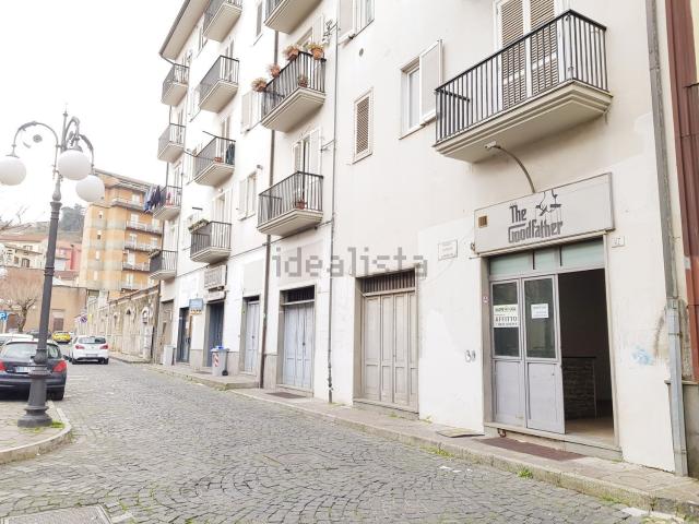 Locale Commerciale in vendita a Atripalda, Campania