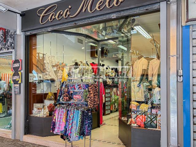 Locale Commerciale in vendita a Cervia, Reggio Emilia