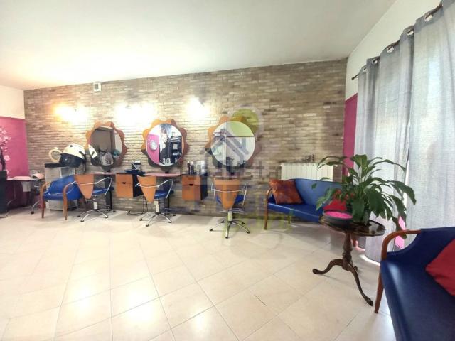 Locale Commerciale in vendita a Galgagnano, Lombardia