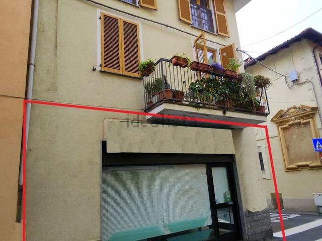 Locale Commerciale in vendita a Piemonte, Novara