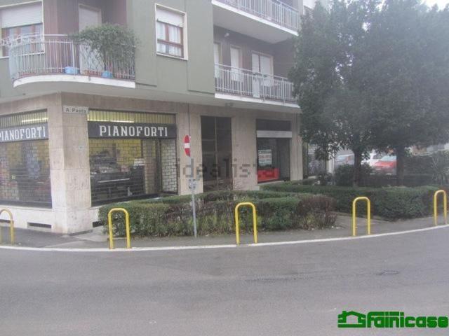 Locale Commerciale in vendita a Melzo, Lombardia