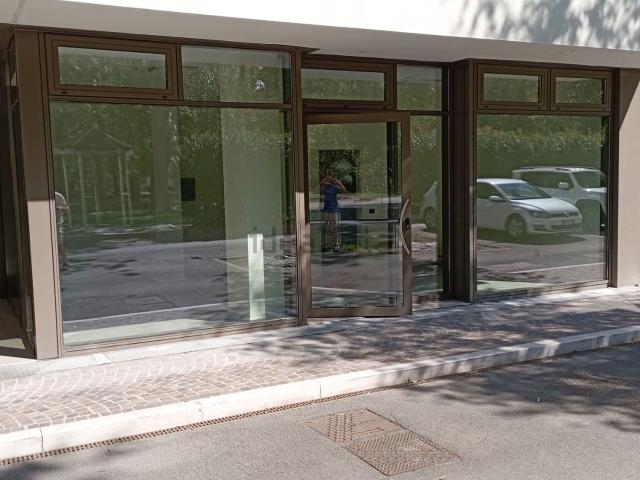 Locale Commerciale in vendita a Unione Comuni Modenesi Area Nord, Finale Emilia