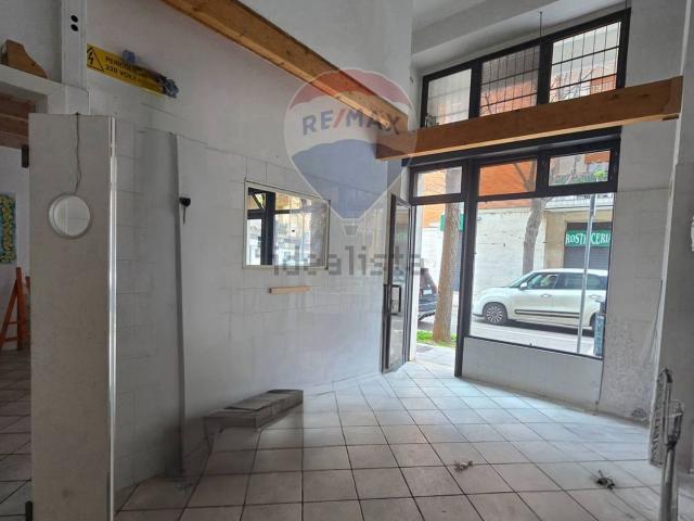 Locale Commerciale in vendita a Puglia, Lecce