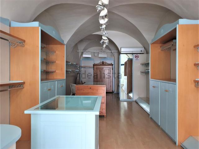 Locale Commerciale in vendita a Libertà, Puglia