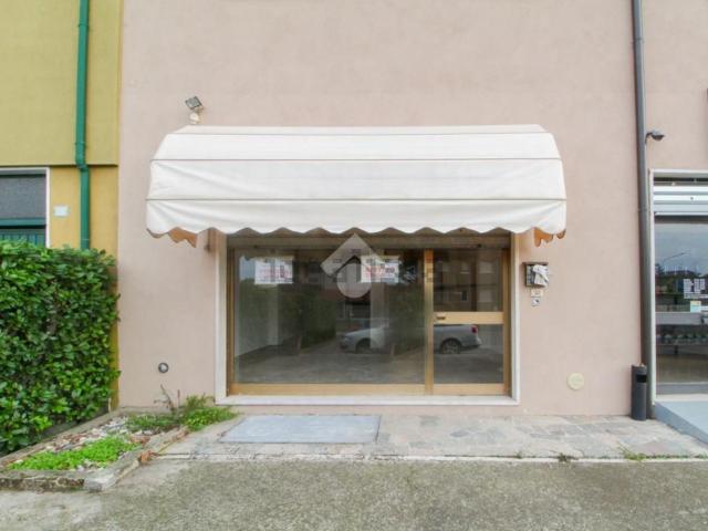 Locale Commerciale in vendita a Manerbio, Lombardia