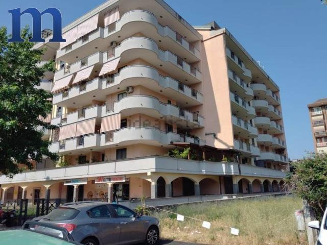 Locale Commerciale in vendita a Santa Maria Capua, Campania