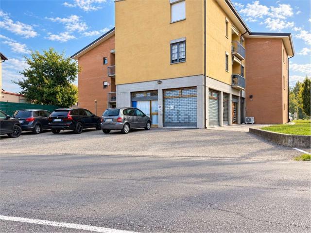 Locale Commerciale in vendita a Budrio, Correggio
