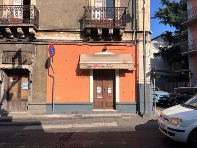 Locale Commerciale in vendita a Giarre, Sicilia