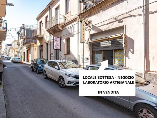 Locale Commerciale in vendita a Giarre, Sicilia