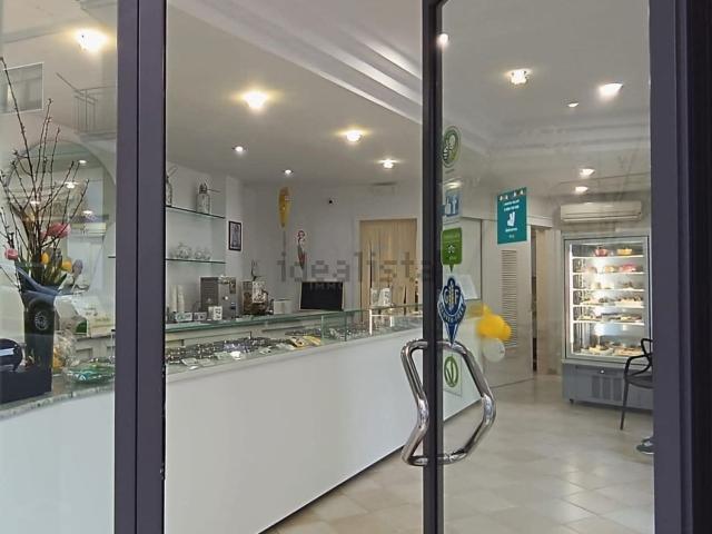 Locale Commerciale in vendita a Puglia, Brindisi