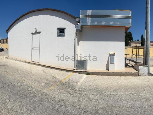 Locale Commerciale in vendita a Rosolini, Sicilia