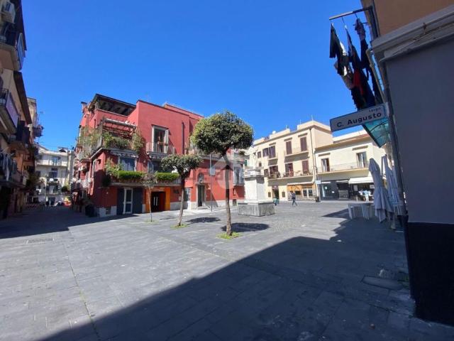 Locale Commerciale in vendita a Rione Ortodonico, Pozzuoli