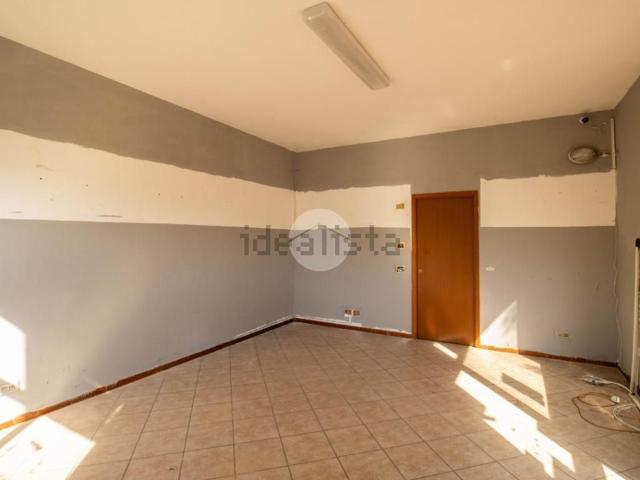 Locale Commerciale in vendita a Gerette, San Colombano Al Lambro