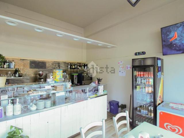 Locale Commerciale in vendita a Santa Maria, Olginate