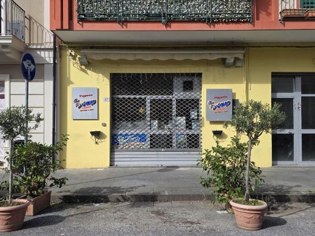 Locale Commerciale in vendita a Milazzo, Sicilia